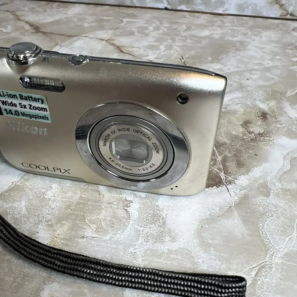 Nikon COOLPIX S2600 14.0MP 5x Optical Zoom Digital Camera Silver Tested READ